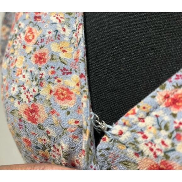 American Eagle Floral Carnation Wrap Front Lightweight V Neck Summer Romper Sz L - Picture 6 of 15